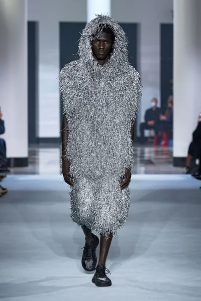 Look 28